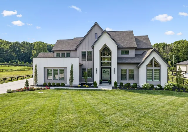 Photo 1 of Single family home for sale at 7112 Bonterra Dr, Franklin, TN 37064 | MLS# 3264071 | Listing updated on 2026-08-03