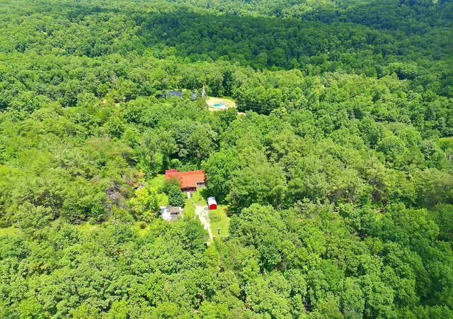 Homes for sale in Lyles, TN | 5843 Valley Dr, Lyles, TN 37098 | MLS# 3244342