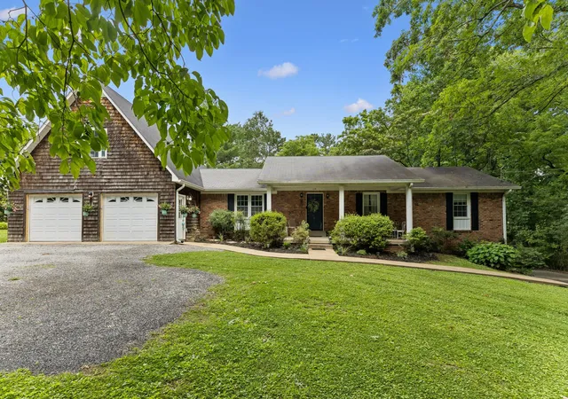1st image of 110 Jefferson Dr, Columbia, TN 38401 | MLS# 3244436