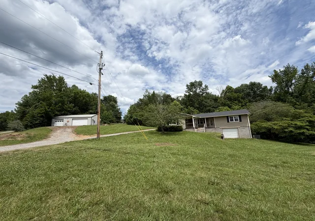 Homes for sale in Chapmansboro, TN | 1142 John Shores Rd, Chapmansboro, TN 37035 | MLS# 3244366