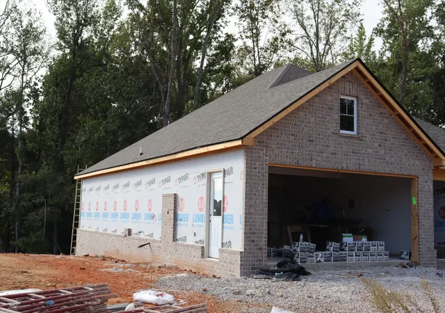Photo 2 of Single family home for sale at 1638 Hidden Crk Trl, Clarksville, TN 37043 | MLS# 3245078 | Listing updated on 2026-09-25