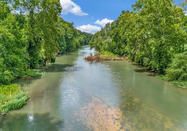 Homes for sale in Lobelville, TN | 1076 Hwy 13 North, Lobelville, TN 37097 | MLS# 3246894