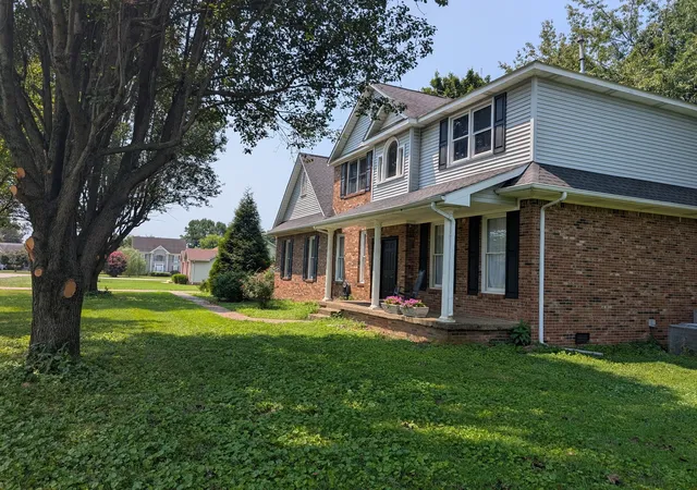 Photo 3 of Single family home for sale at 202 Quincy Dr, Hopkinsville, KY 42240 | MLS# 3244555 | Listing updated on 2026-09-28