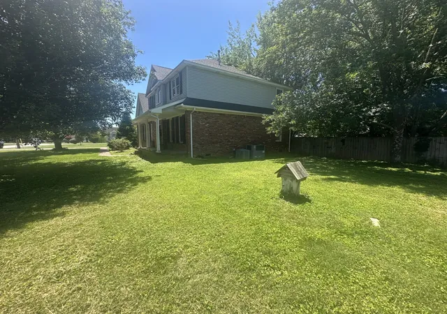 Photo 4 of Single family home for sale at 202 Quincy Dr, Hopkinsville, KY 42240 | MLS# 3244555 | Listing updated on 2026-09-28