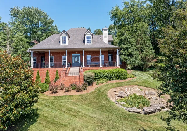 Photo 2 of Single family home for sale at 8216 W Chase Ct, Nashville, TN 37221 | MLS# 3245282 | Listing updated on 2026-09-01