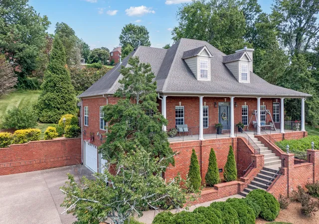 Photo 3 of Single family home for sale at 8216 W Chase Ct, Nashville, TN 37221 | MLS# 3245282 | Listing updated on 2026-09-01