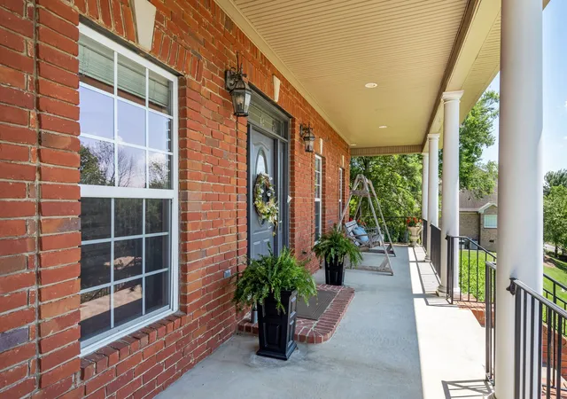 Photo 3 of Single family home for sale at 8216 W Chase Ct, Nashville, TN 37221 | MLS# 3245282 | Listing updated on 2026-09-01