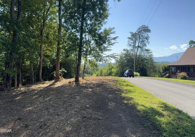 1st image of 13 Rupert Dr, Dandridge, TN 37725 | MLS# 3270168