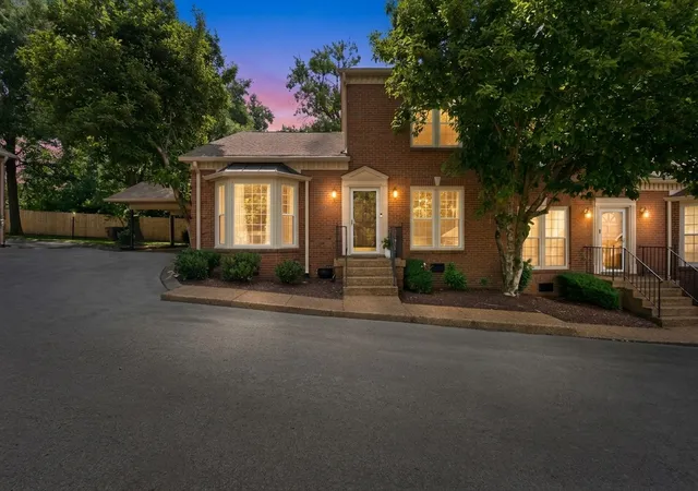 Photo 2 of Townhouse for sale at 8 Sharonwood Dr, Nashville, TN 37215 | MLS# 3244671 | Listing updated on 2026-09-29