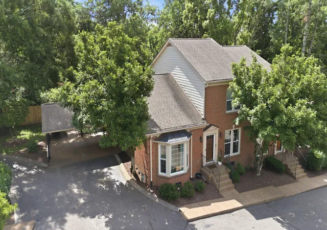 Photo 3 of Townhouse for sale at 8 Sharonwood Dr, Nashville, TN 37215 | MLS# 3244671 | Listing updated on 2026-09-29