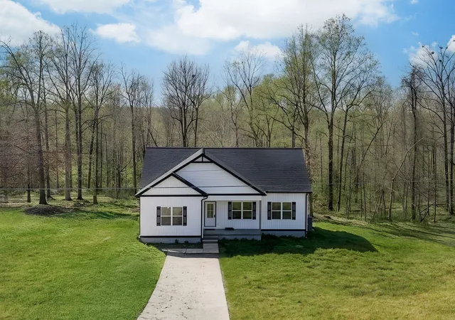 Homes for sale in Charlotte, TN | 3033 Bowker Road, Charlotte, TN 37036 | MLS# 3246053