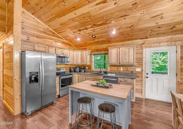 Photo 3 of Sale Pending at 2316 Wingspan Dr, Sevierville, TN 37876 | MLS# 3270040 | Listing updated on 2026-09-13