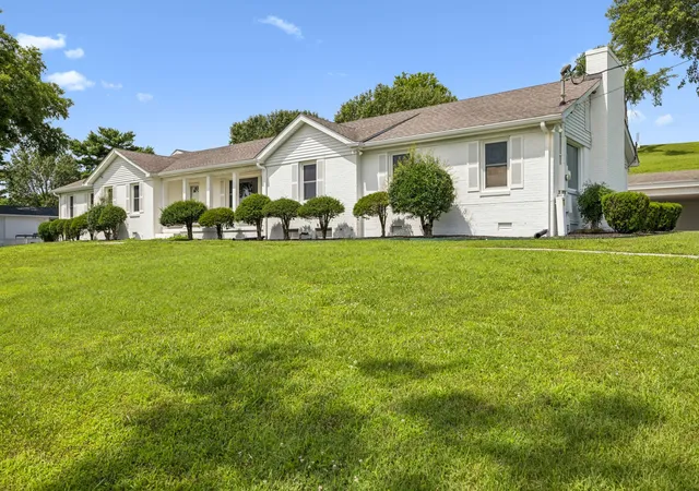 Photo 4 of Single family home for sale at 1731 Nashville Hwy, Columbia, TN 38401 | MLS# 3248145 | Listing updated on 2026-08-23