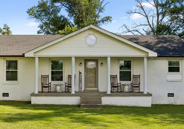 Homes for sale in Greenbrier, TN | 4579 Old Coopertown Rd, Greenbrier, TN 37073 | MLS# 3245540