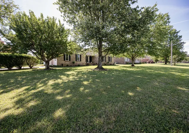 Photo 3 of Single family home for sale at 152 Greenbriar Cir, Manchester, TN 37355 | MLS# 3246393 | Listing updated on 2026-07-28