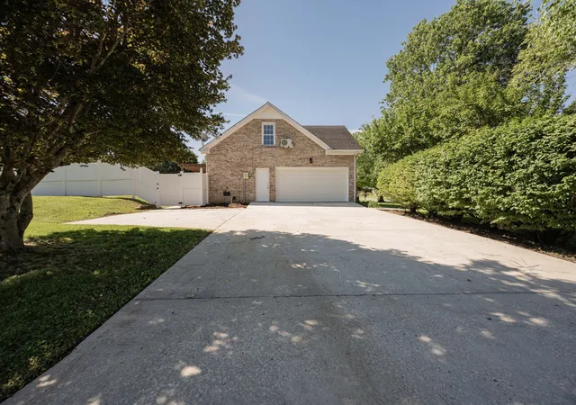 Photo 4 of Single family home for sale at 152 Greenbriar Cir, Manchester, TN 37355 | MLS# 3246393 | Listing updated on 2026-07-28