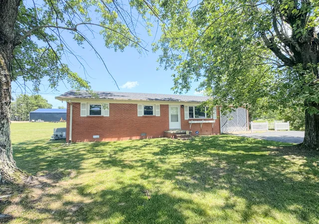 Photo 2 of Single family home for sale at 1204 Meadowlark Cir, Lafayette, TN 37083 | MLS# 3244966 | Listing updated on 2026-06-18