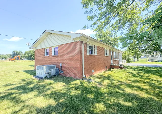 Photo 3 of Single family home for sale at 1204 Meadowlark Cir, Lafayette, TN 37083 | MLS# 3244966 | Listing updated on 2026-06-18