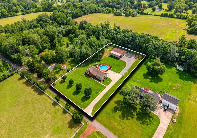 Homes for sale in Greenbrier, TN | 2205 Howell Rd, Greenbrier, TN 37073 | MLS# 3244709