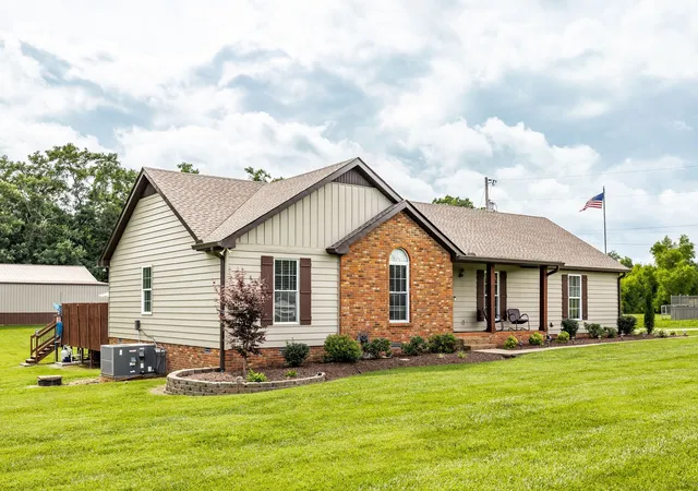 Homes for sale in Greenbrier, TN | 2205 Howell Rd, Greenbrier, TN 37073 | MLS# 3244709