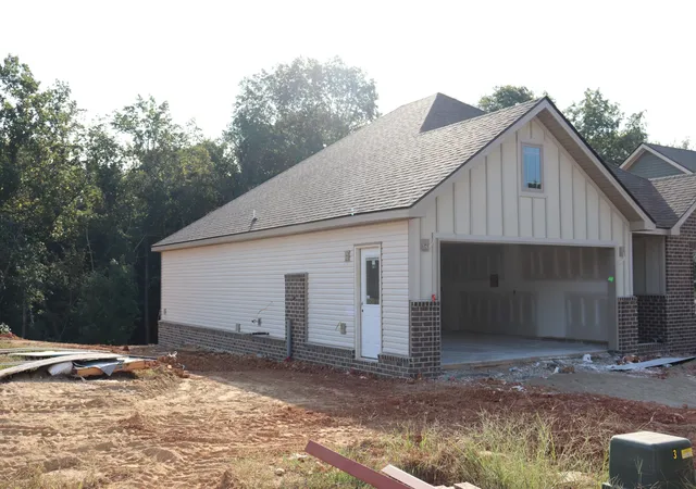 Photo 1 of Single family home for sale at 597 Willow Park Dr, Clarksville, TN 37043 | MLS# 3245109 | Listing updated on 2026-09-21