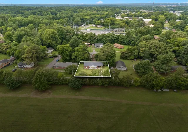 23rd image of 464 E Thompkins Ln, Clarksville, TN 37043 | MLS# 3251379