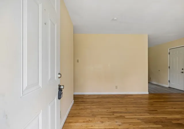 Photo 4 of Single family home for sale at 464 E Thompkins Ln, Clarksville, TN 37043 | MLS# 3251379 | Listing updated on 2026-09-22