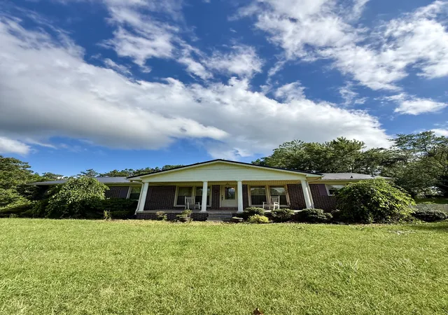 Homes for sale in Summertown, TN | 301 W College St, Summertown, TN 38483 | MLS# 3244797