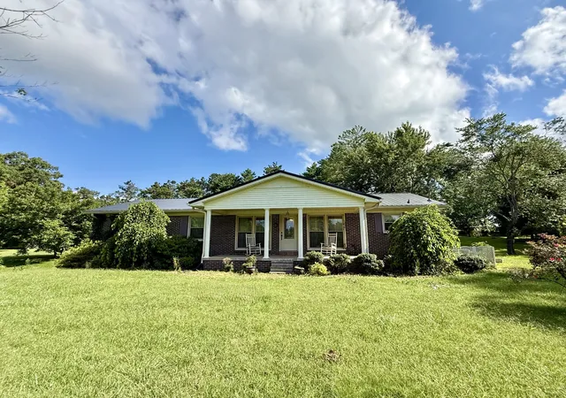 Homes for sale in Summertown, TN | 301 W College St, Summertown, TN 38483 | MLS# 3244797