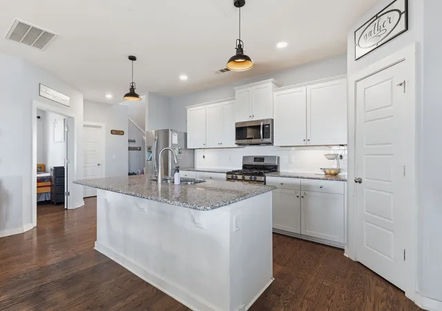 Homes for sale in Gallatin, TN | 300 Blackthorn Ln, Gallatin, TN 37066 | MLS# 3244888