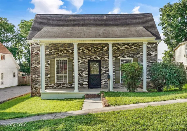 1st image of 608 W 1st Ave, Lenoir City, TN 37771 | MLS# 3505961