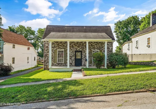 3rd image of 608 W 1St Ave, Lenoir City, TN 37771 | MLS# 3505961