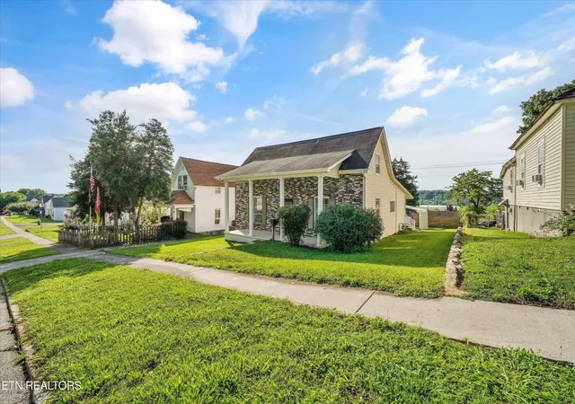 4th image of 608 W 1St Ave, Lenoir City, TN 37771 | MLS# 3505961