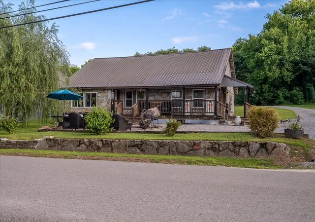 Photo 3 of Single family home for sale at 102 Church St, Petersburg, TN 37144 | MLS# 3245086 | Listing updated on 2026-09-28