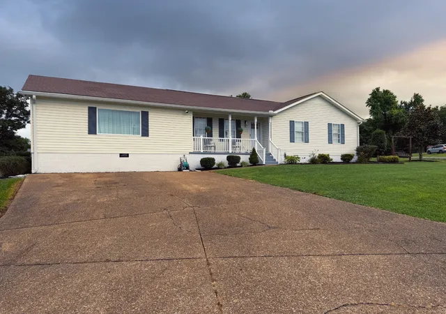 Homes for sale in Mc Ewen, TN | 78 Patterson Cir, Mc Ewen, TN 37101 | MLS# 3245077