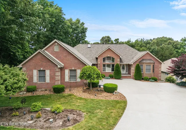 Photo 2 of Single family home for sale at 106 Mariners Dr, Crossville, TN 38558 | MLS# 3244987 | Listing updated on 2026-09-21