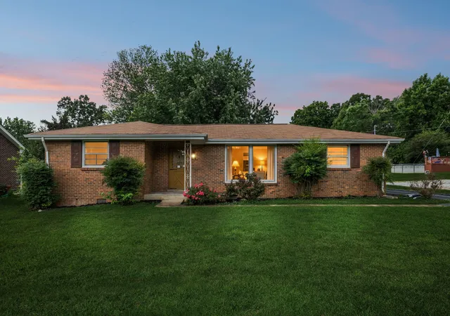 Homes for sale in Springfield, TN | 209 Pleasant Hill Dr, Springfield, TN 37172 | MLS# 3250512