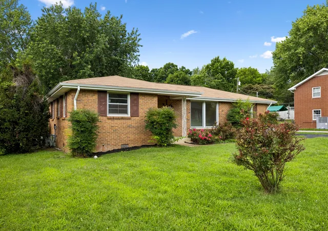 Homes for sale in Springfield, TN | 209 Pleasant Hill Dr, Springfield, TN 37172 | MLS# 3250512