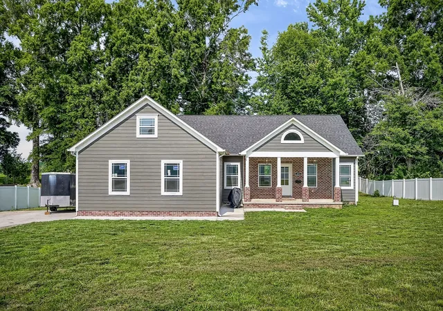 Homes for sale in Sparta, TN | 242 Grace Dr, Sparta, TN 38583 | MLS# 3245007