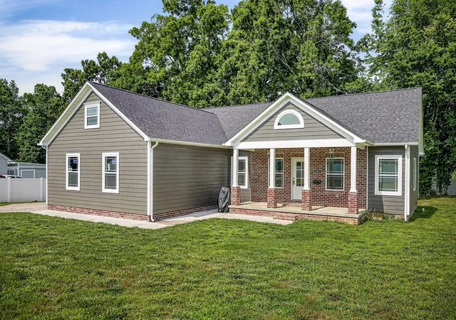 Photo 3 of Single family home for sale at 242 Grace Dr, Sparta, TN 38583 | MLS# 3245007 | Listing updated on 2026-08-23