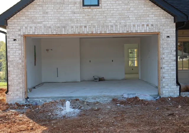 Photo 2 of Single family home for sale at 840 Cedar Wood Dr, Clarksville, TN 37043 | MLS# 3245115 | Listing updated on 2026-10-09