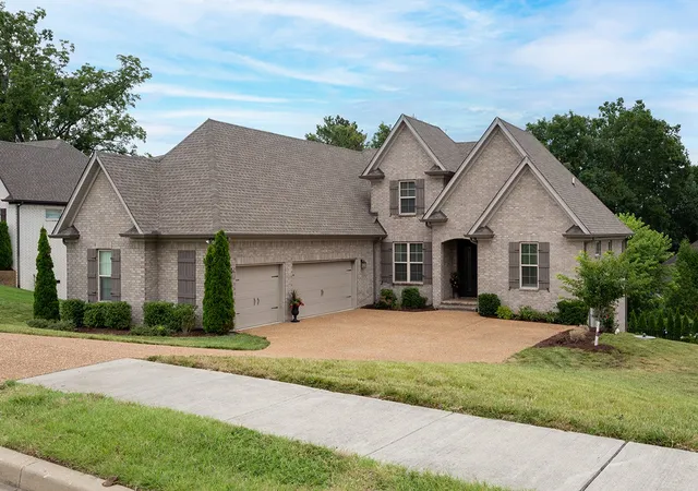 Photo 3 of Single family home for sale at 1110 Luxborough Dr, Hendersonville, TN 37075 | MLS# 3256146 | Listing updated on 2026-10-08
