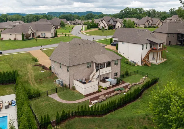 Photo 1 of Single family home for sale at 1110 Luxborough Dr, Hendersonville, TN 37075 | MLS# 3256146 | Listing updated on 2026-10-08
