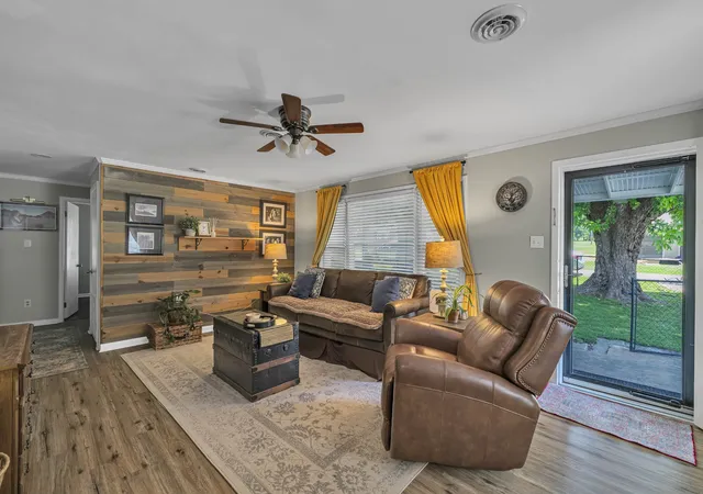 2nd image of 222 S Oakwood Ave, Clinton, TN 37716 | MLS# 3245712