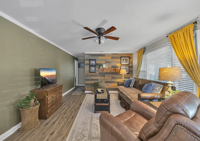 3rd image of 222 S Oakwood Ave, Clinton, TN 37716 | MLS# 3245712