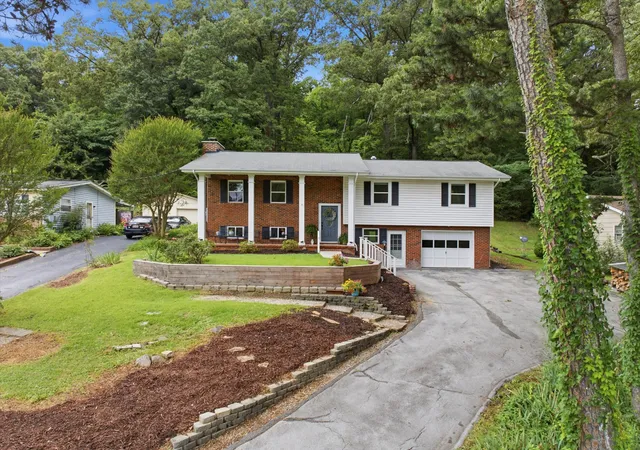 Homes for sale in Chattanooga, TN | 1025 S Seminole Dr, Chattanooga, TN 37412 | MLS# 3245123