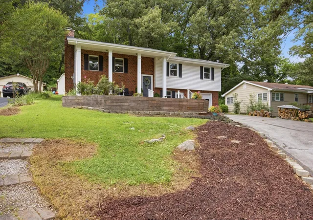 Homes for sale in Chattanooga, TN | 1025 S Seminole Dr, Chattanooga, TN 37412 | MLS# 3245123