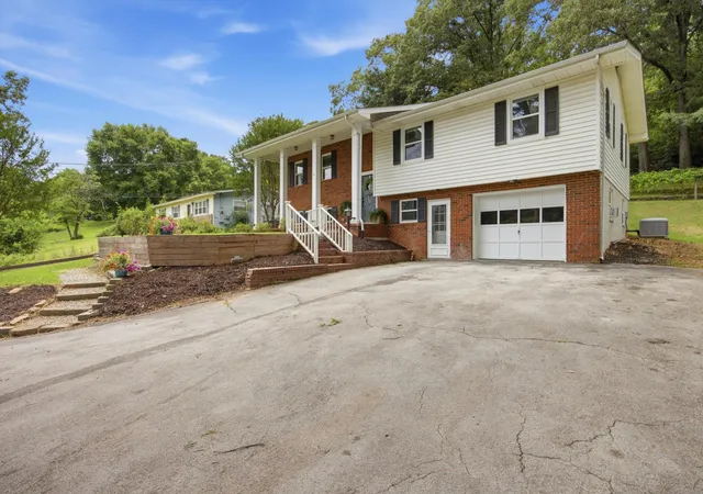 Homes for sale in Chattanooga, TN | 1025 S Seminole Dr, Chattanooga, TN 37412 | MLS# 3245123