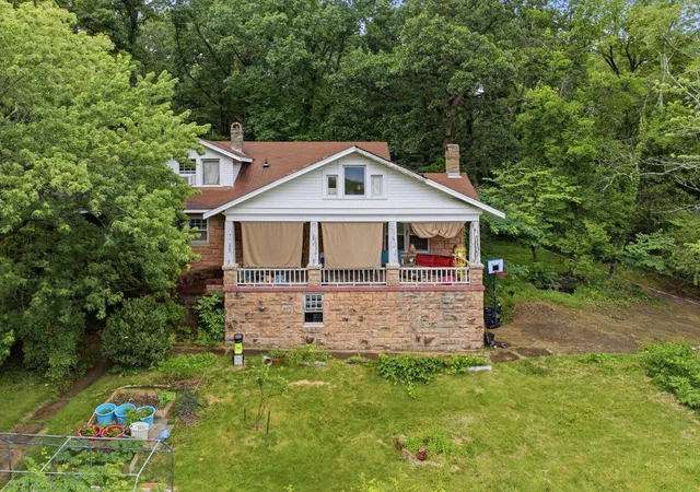 Photo 1 of Single family home for sale at 709 Signal Mountain Blvd, Signal Mountain, TN 37377 | MLS# 3245129 | Listing updated on 2026-09-15