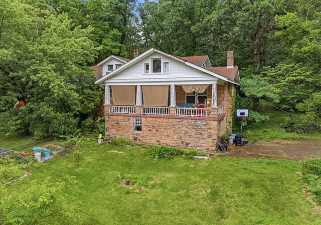 Photo 3 of Single family home for sale at 709 Signal Mountain Blvd, Signal Mountain, TN 37377 | MLS# 3245129 | Listing updated on 2026-09-15